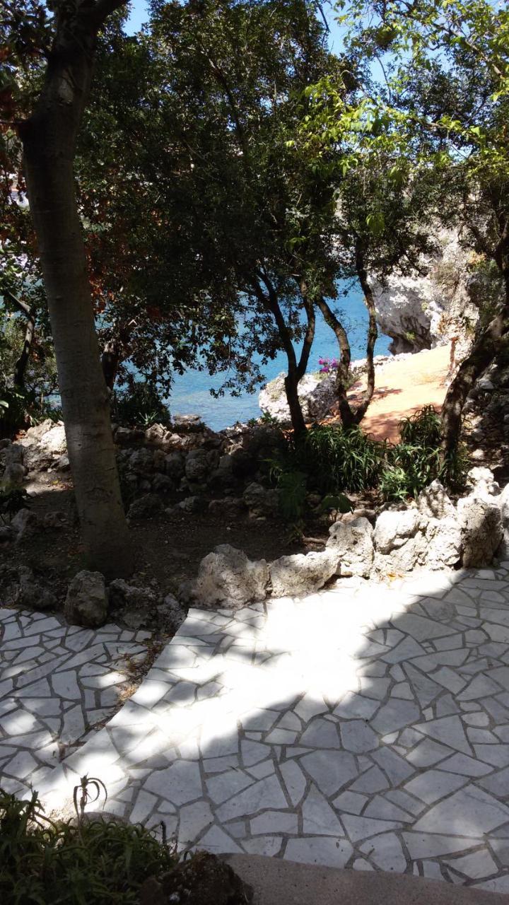 B&B La Spiaggetta Di Stazzo アチレアーレ エクステリア 写真